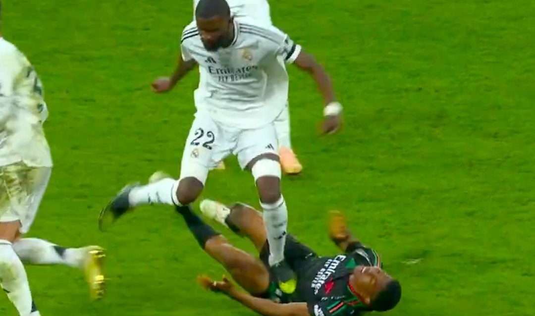 Hanh dong gay phan no cua Rudiger hinh anh