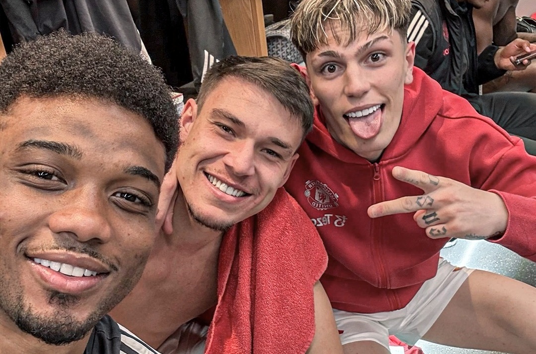 Sao MU gay bao du khong ra san hinh anh