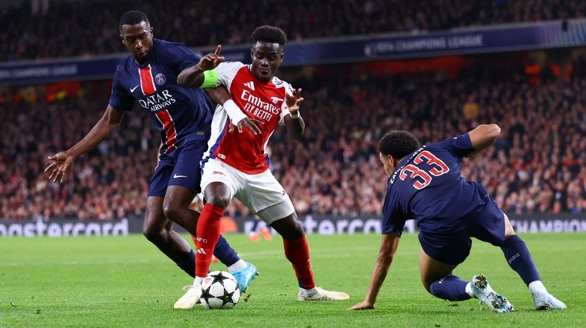 Loi the bat ngo cua Arsenal truoc PSG hinh anh
