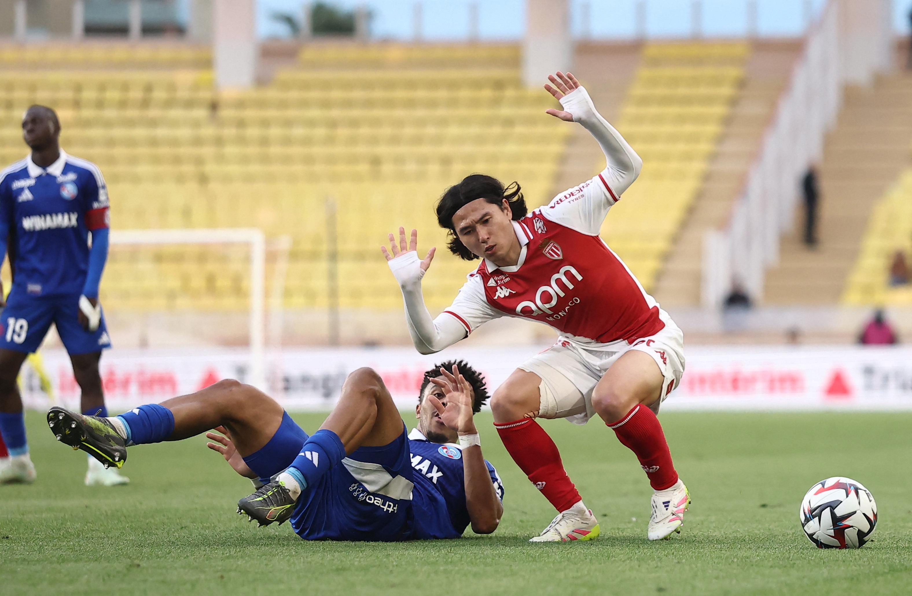 Minamino doi doi o Monaco hinh anh