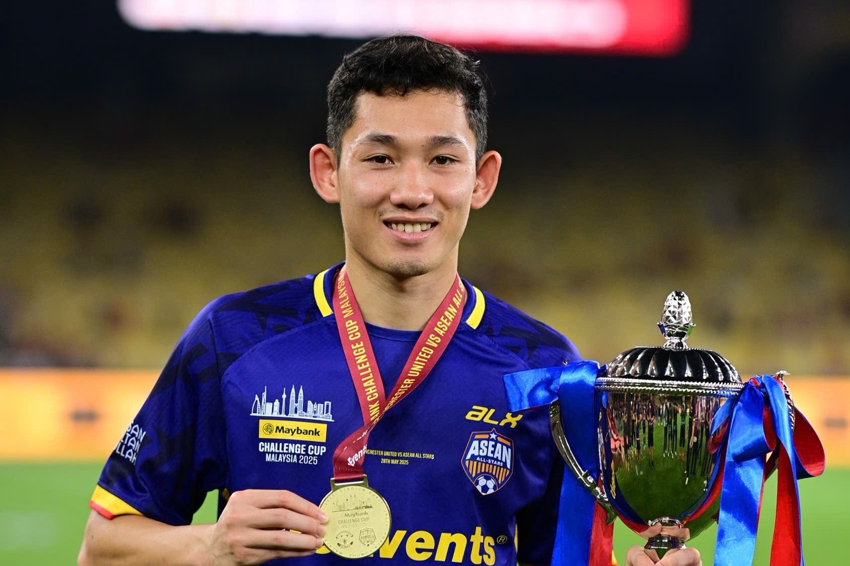 FIFA goi ten Hai Long sau tran MU thua ASEAN All Stars hinh anh