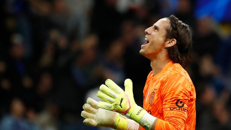 Dem phi thuong cua Yann Sommer hinh anh