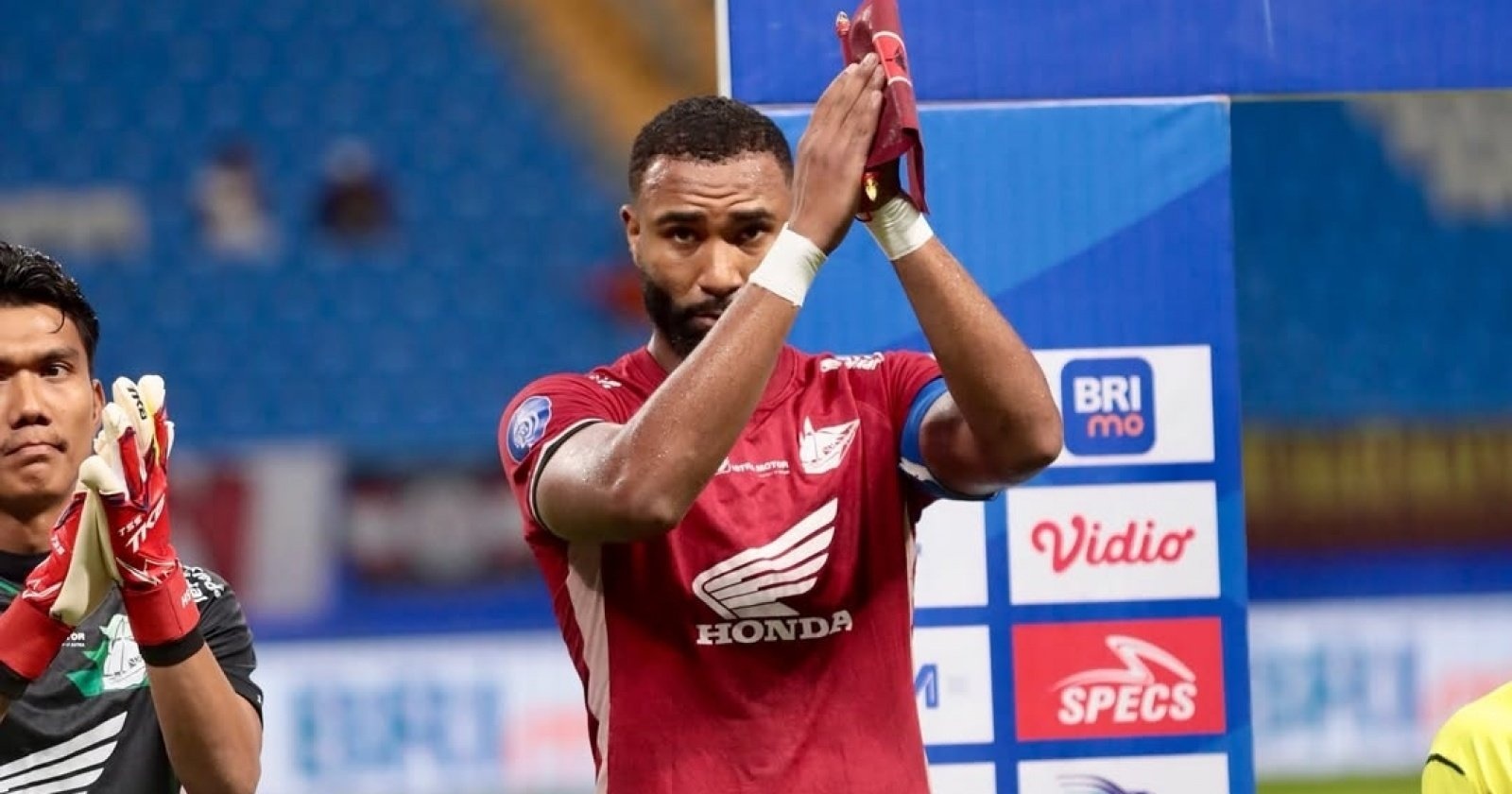 Trung ve ghi ban vao luoi CLB CAHN bi treo gio 12 thang hinh anh