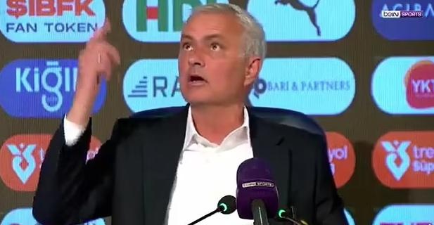 Mourinho lai gay chu y o Tho Nhi Ky hinh anh