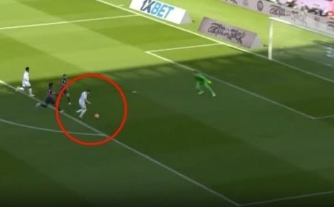 Pha bong gay sung sot o El Clasico hinh anh