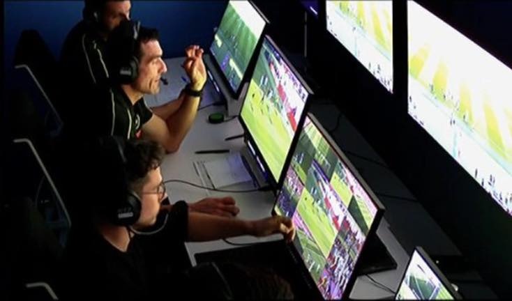 Cau noi gay tranh cai cua trong tai VAR o tran El Clasico hinh anh