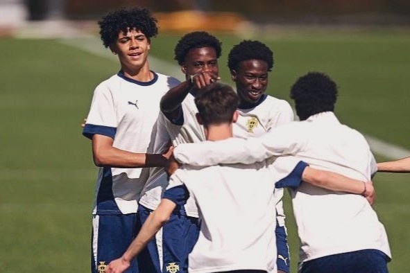 Con trai Ronaldo cao vuot troi khi len tuyen hinh anh