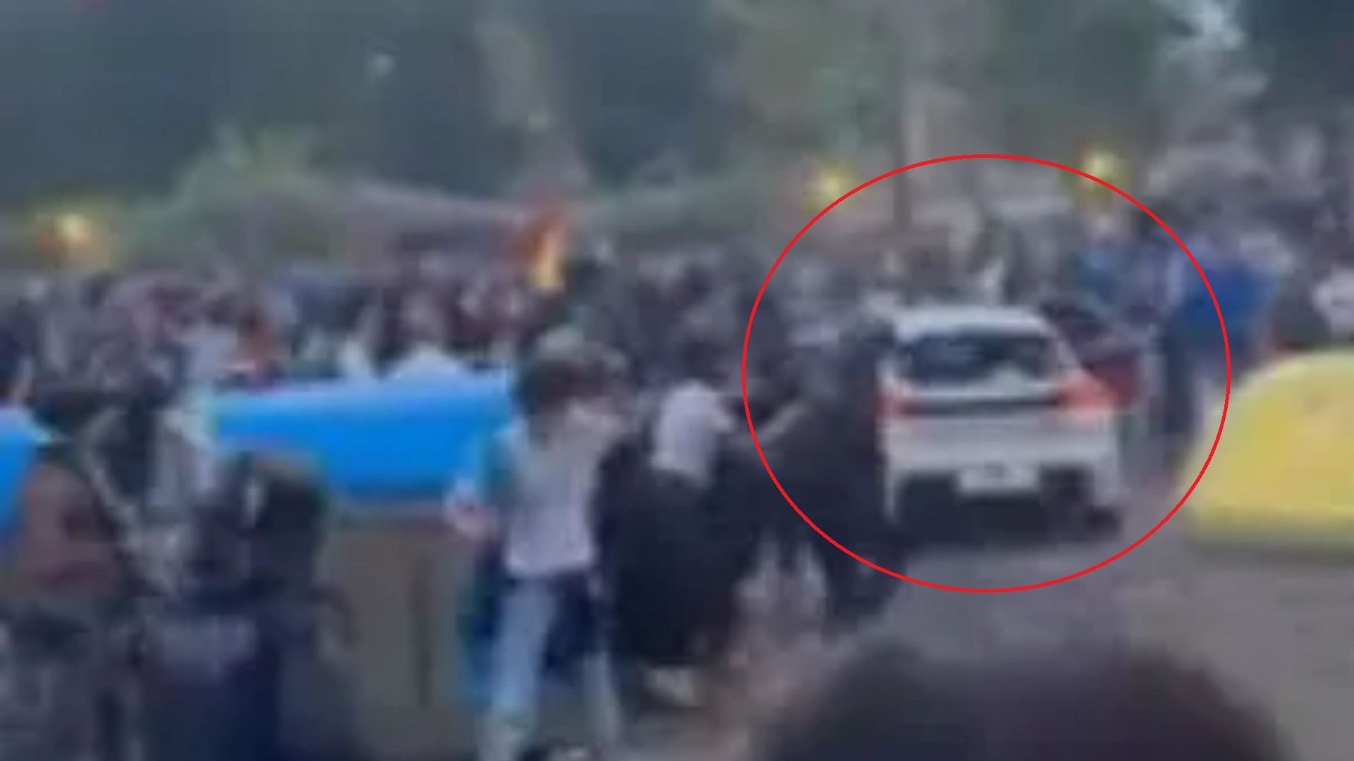 Canh tuong kinh hoang trong ngay Barcelona vo dich La Liga hinh anh