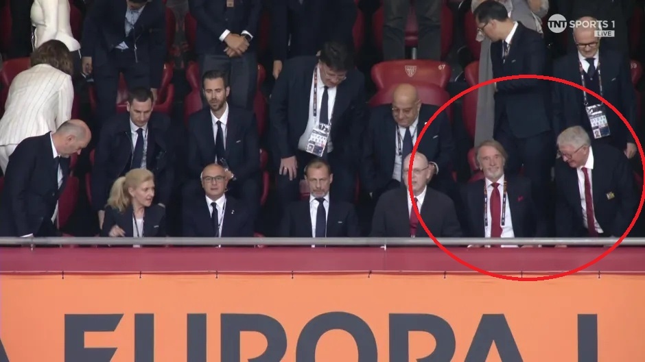 Hinh anh gay tranh cai cua Sir Alex o chung ket hinh anh