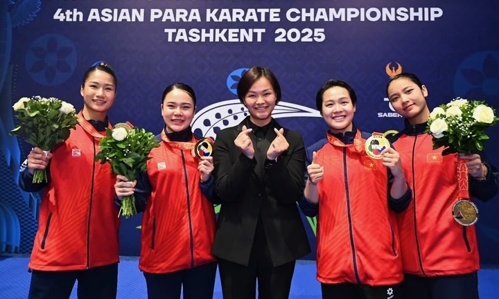 8 nu vo si Viet Nam gianh 3 HCV karate chau A hinh anh