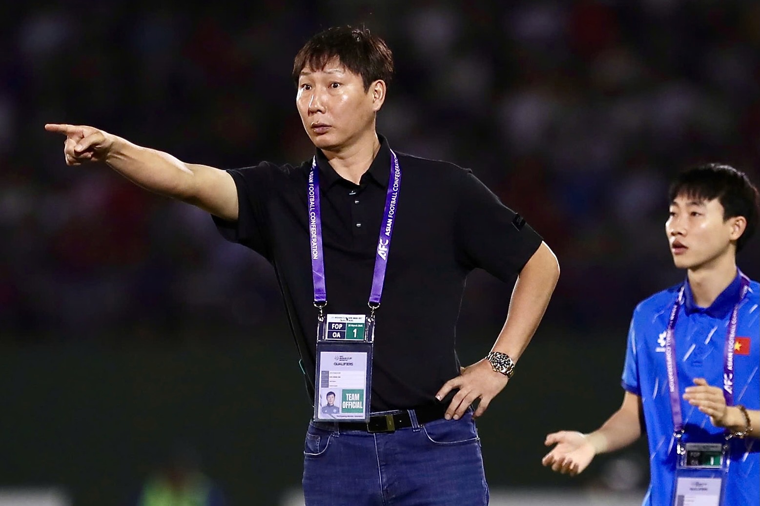 Tuyen Viet Nam lui ngay tap trung, 'do tham' Malaysia hinh anh