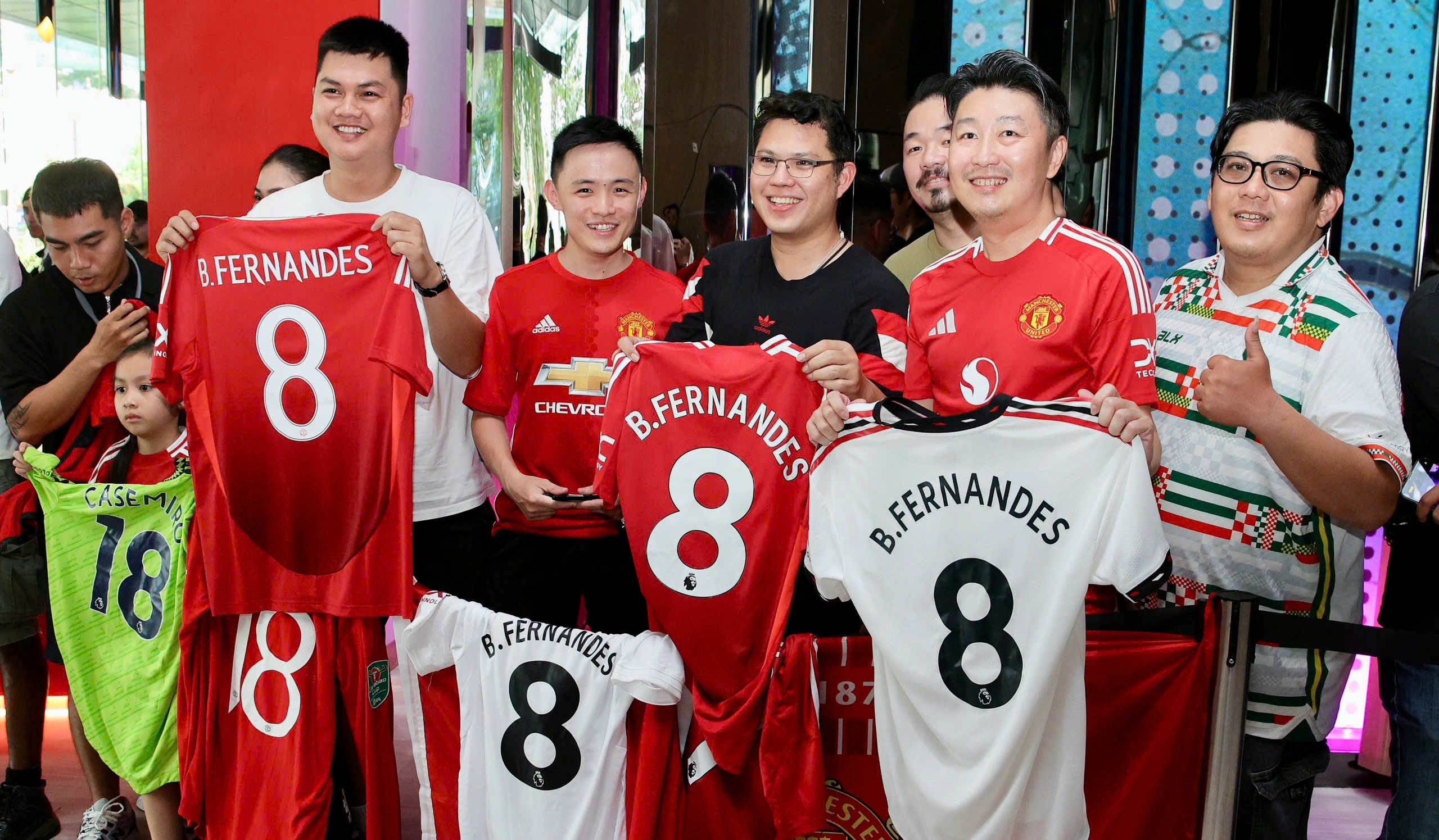 MU toi Malaysia muon, fan cho 3 tieng hinh anh