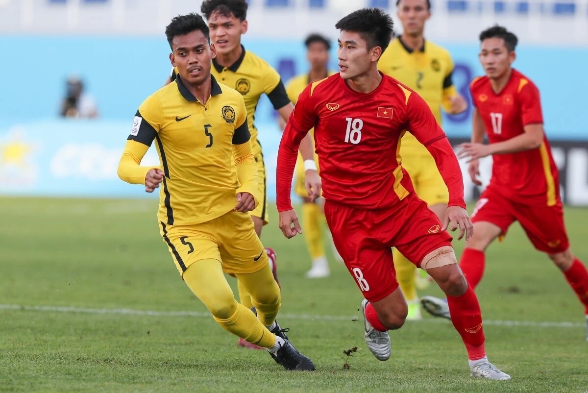 Malaysia o cua duoi so voi tuyen Viet Nam hinh anh