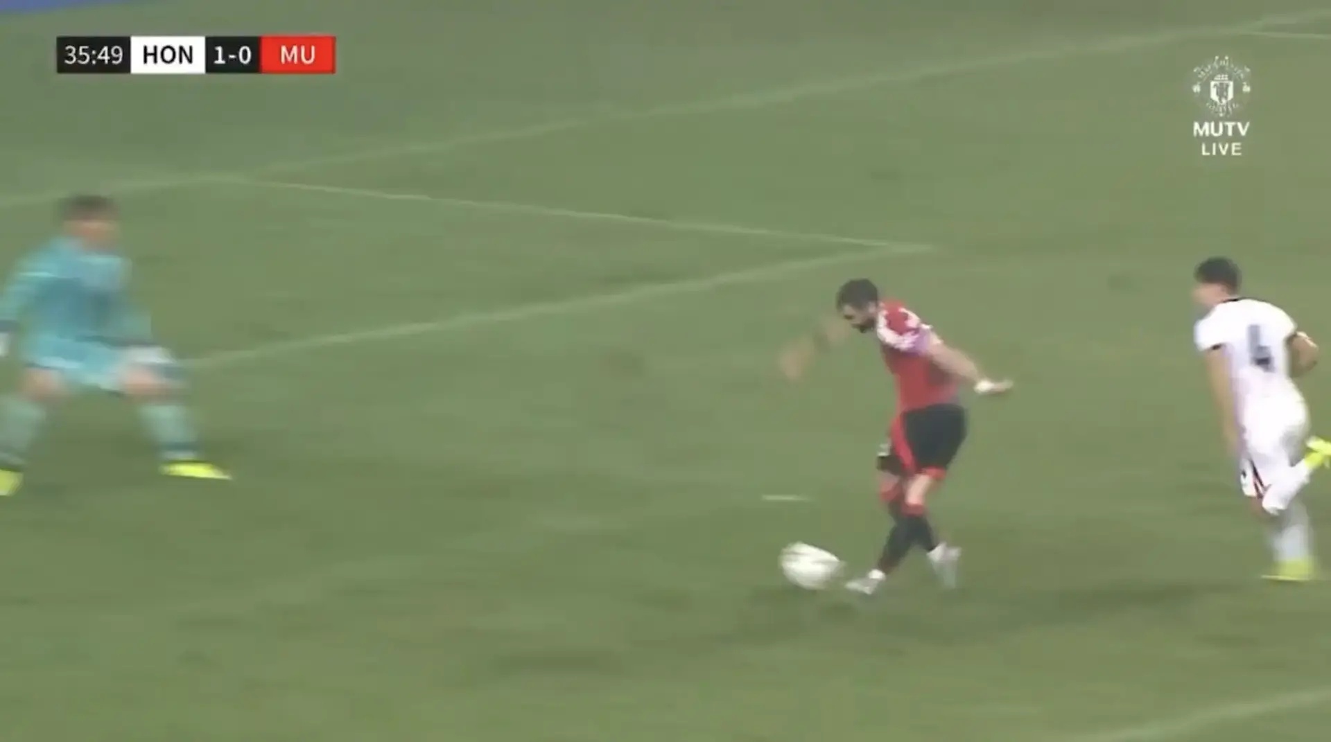 Cu rabona hong cua Bruno Fernandes hinh anh