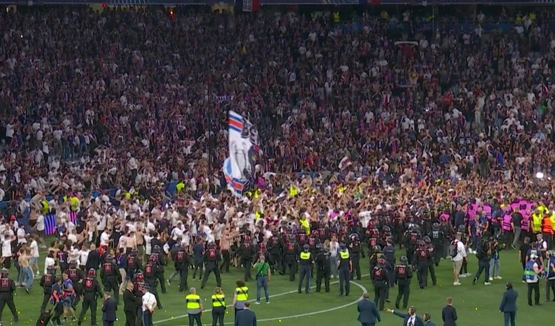 San Allianz Arena that thu hinh anh