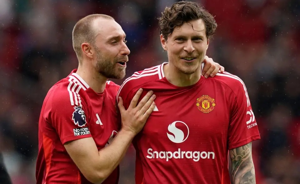 Hai cau thu MU tu choi du dau chau A hinh anh