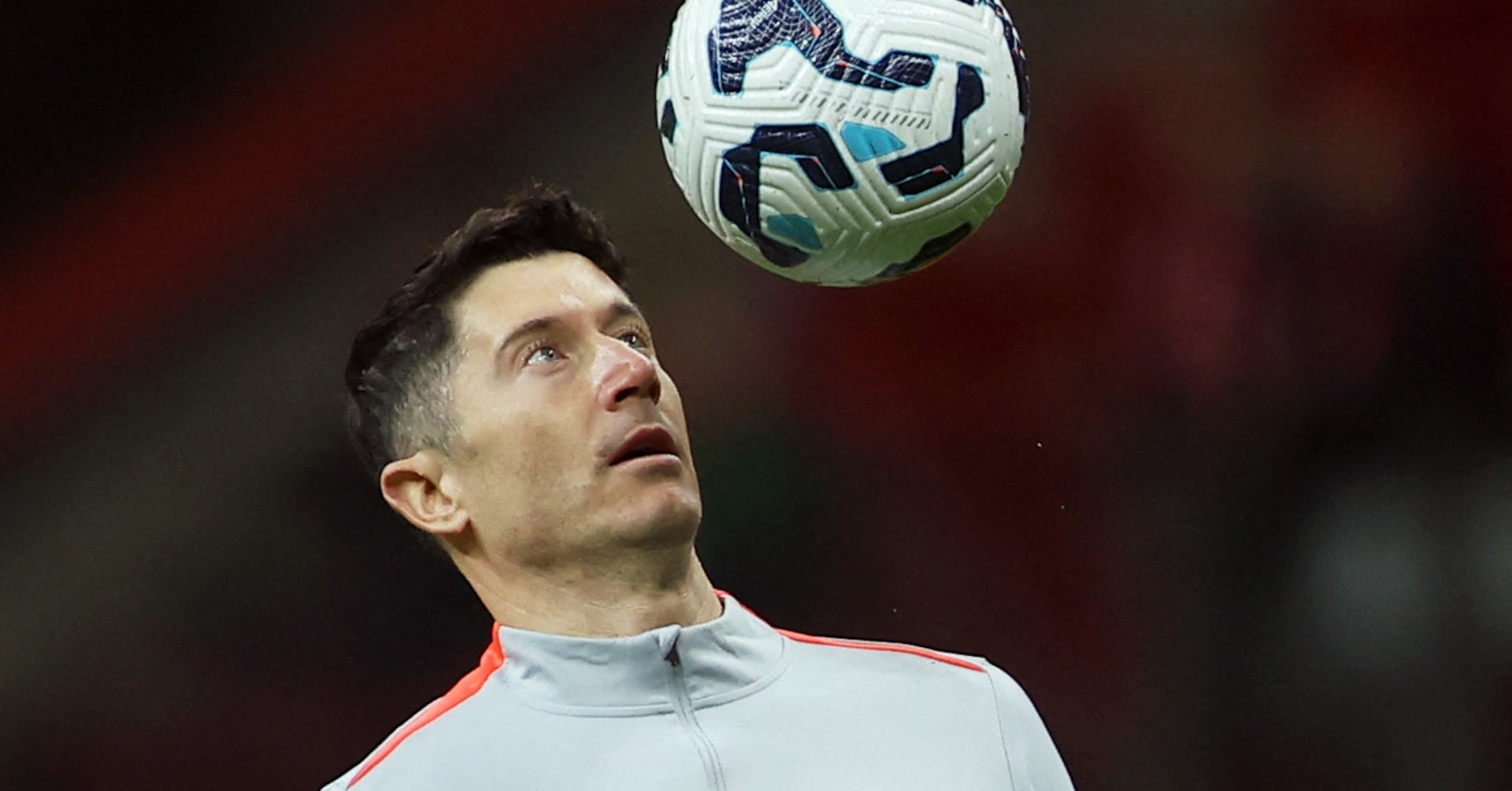 Lewandowski bi phan boi hinh anh