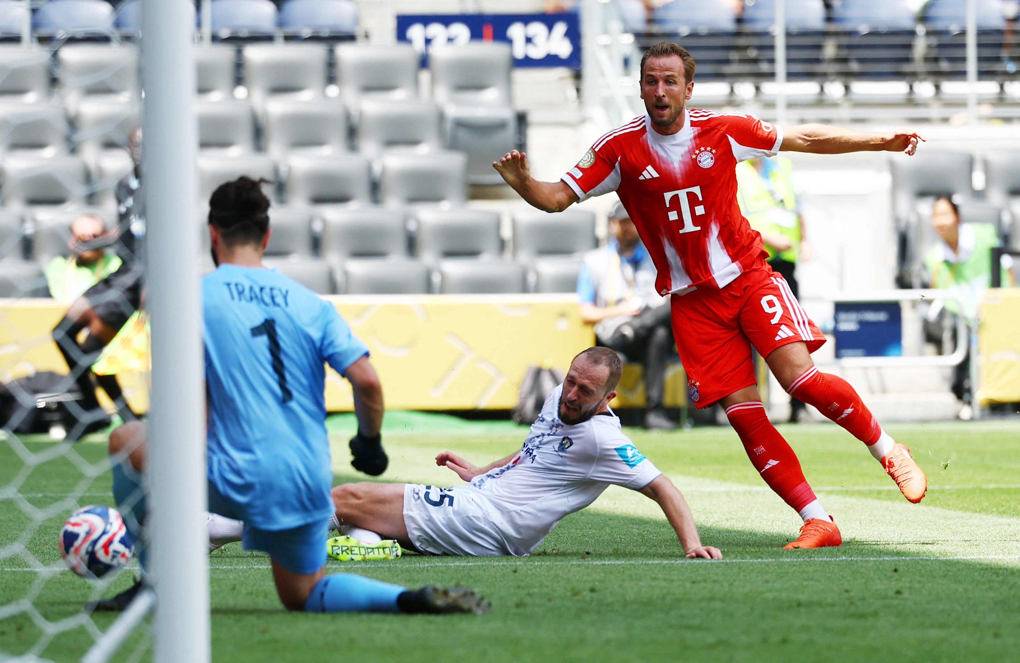 Kane 'mat tich' du Bayern dai thang 10-0 hinh anh