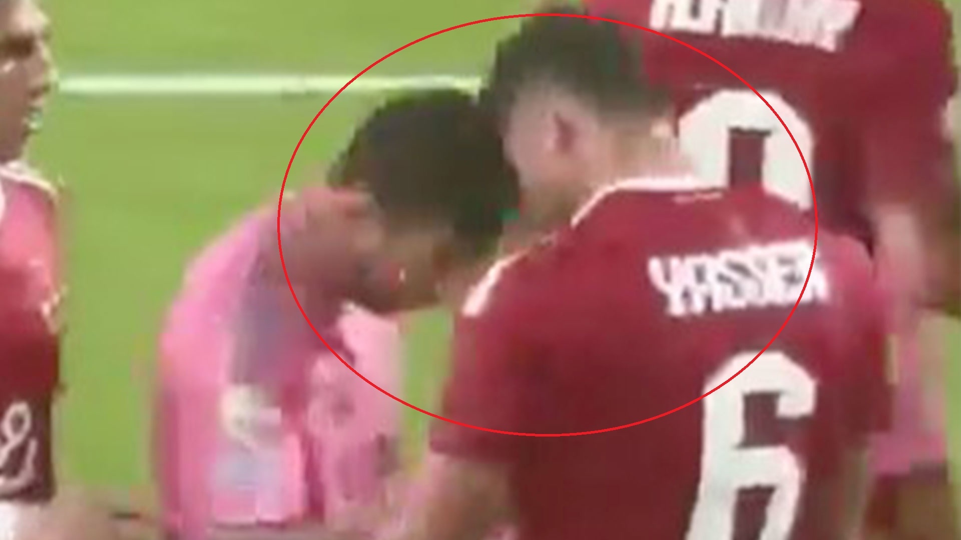 Messi huc dau doi thu? hinh anh