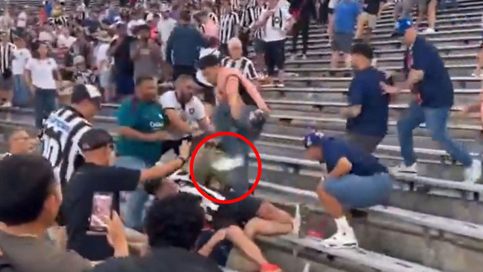 Canh tuong kinh hoang o FIFA Club World Cup 2025 hinh anh