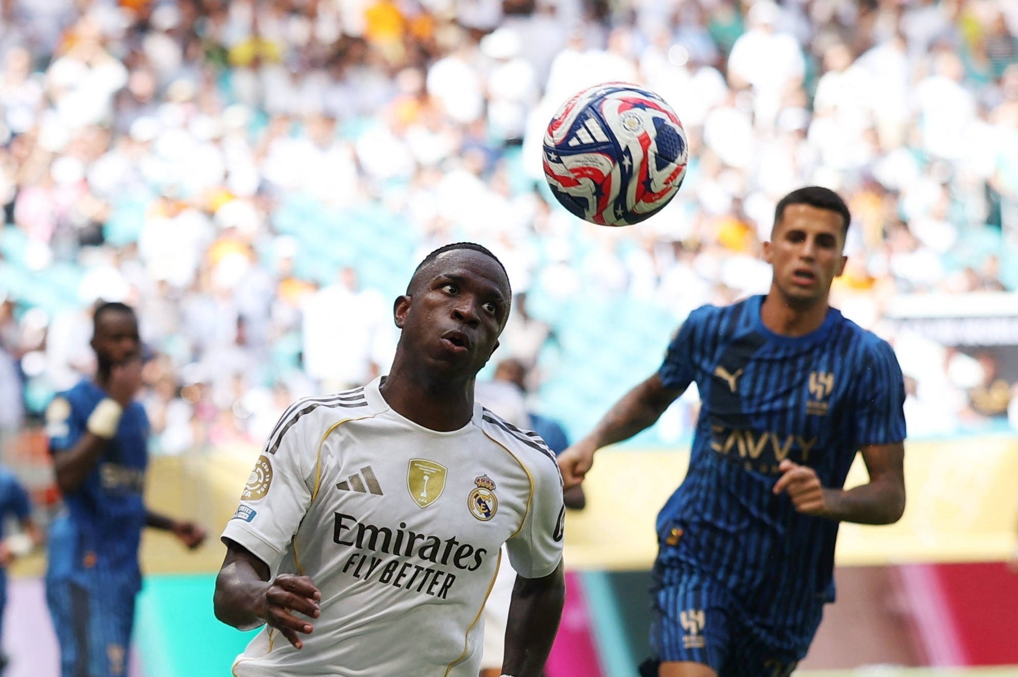 Vinicius hoa tro cuoi hinh anh