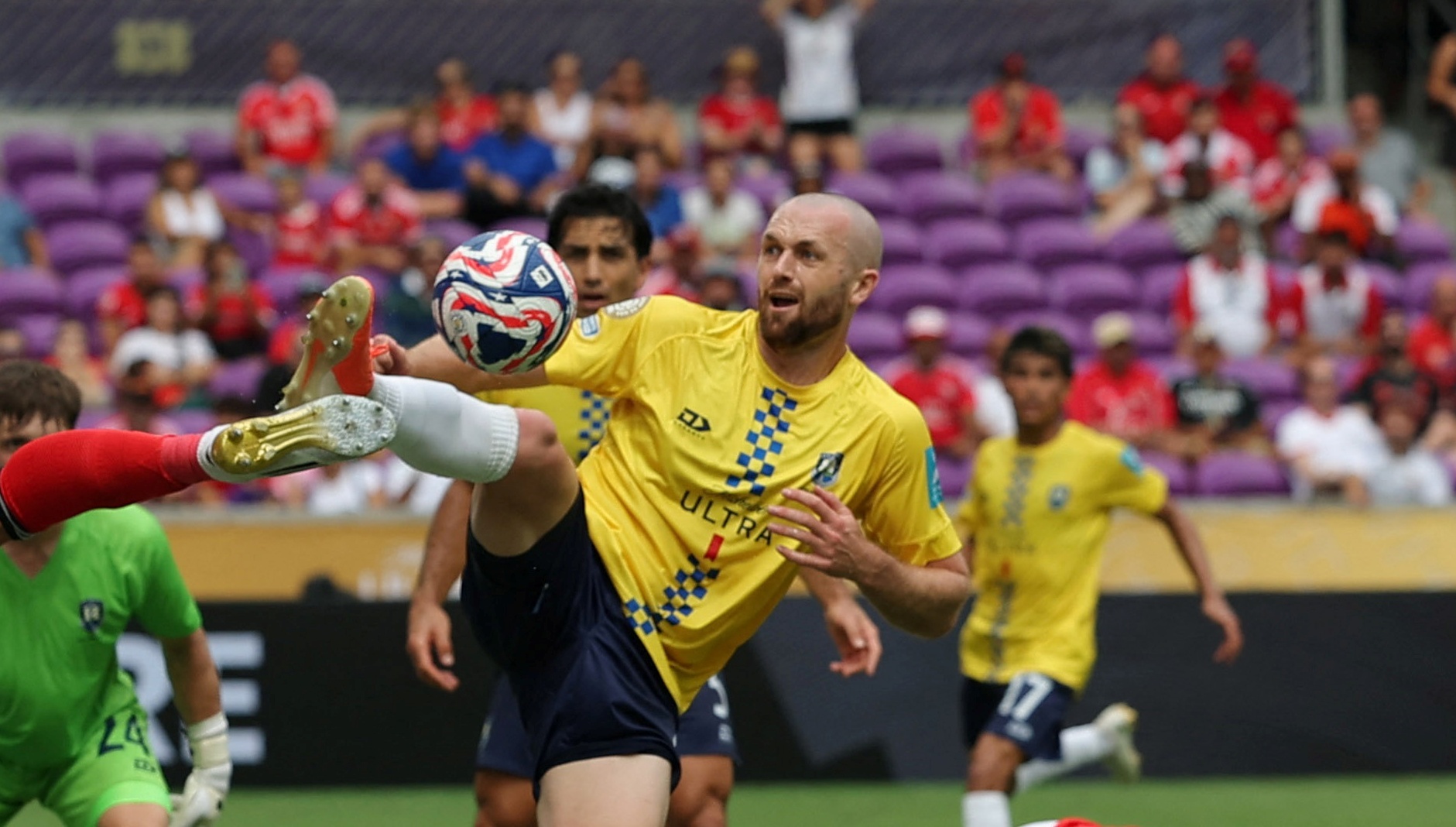 Nguoi hung cua Auckland City tro lai lam thay giao hinh anh