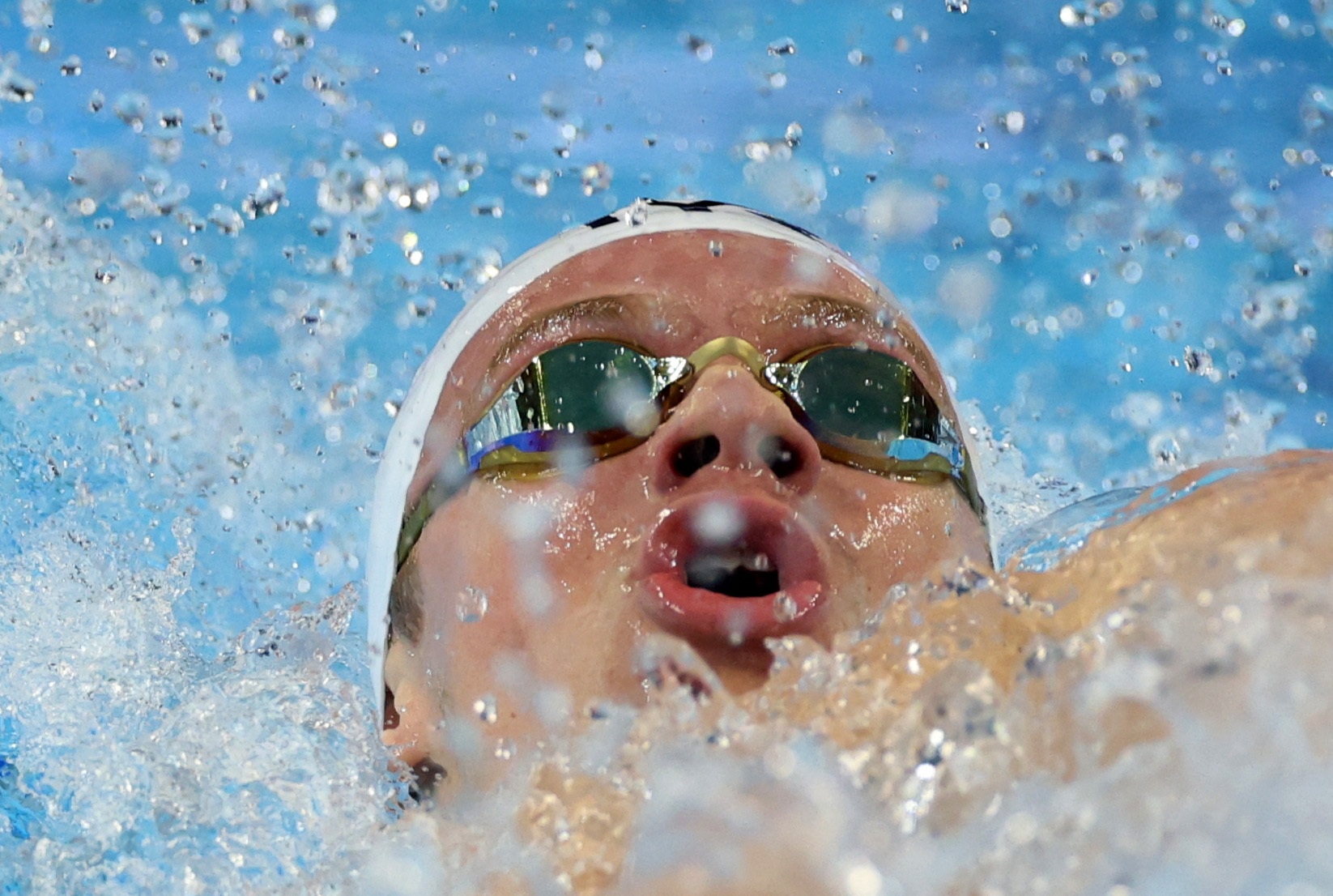 Marchand lam nen ky tich o 200 met hon hop hinh anh