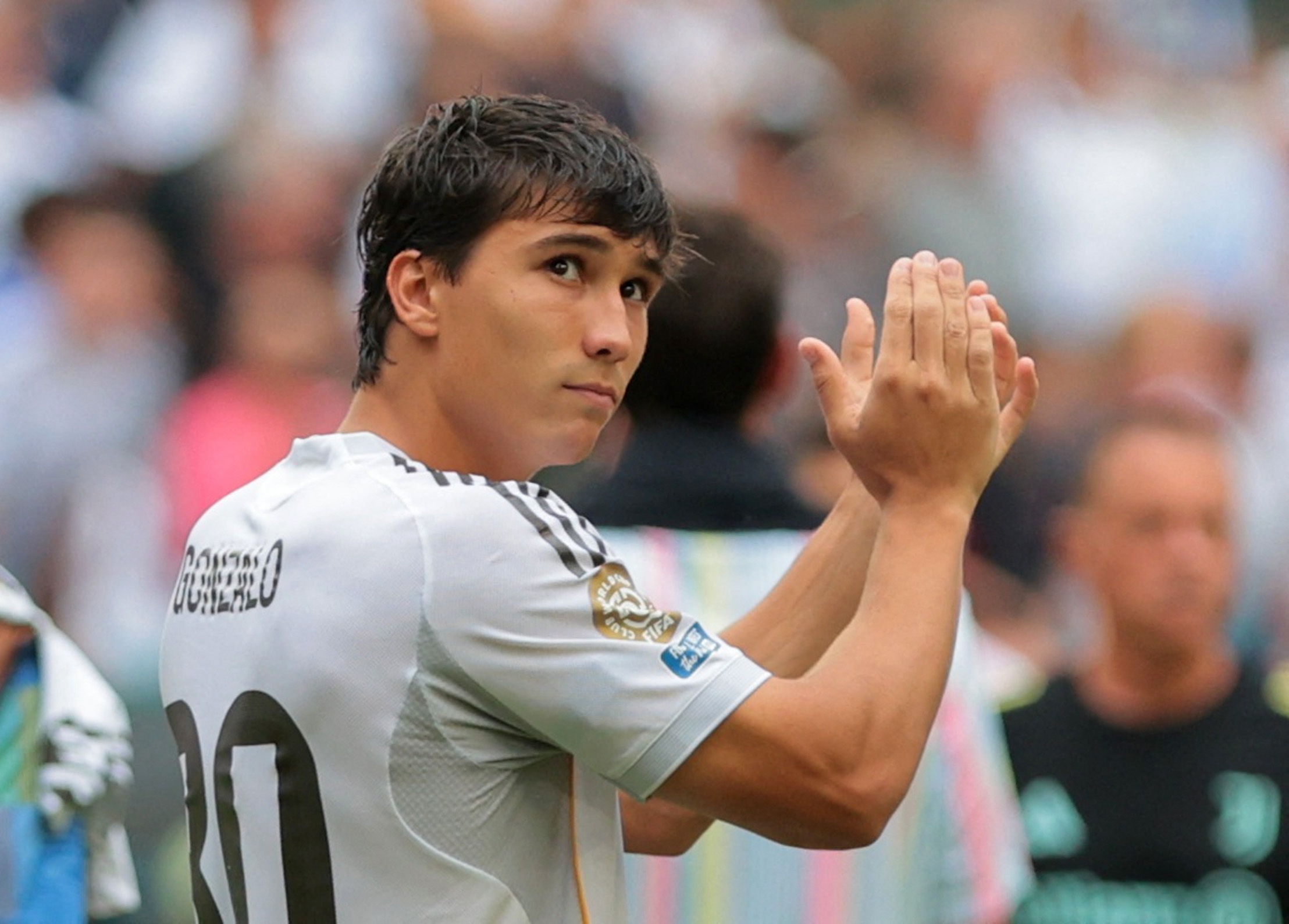 Gonzalo Garcia dang viet chuyen co tich o Real hinh anh