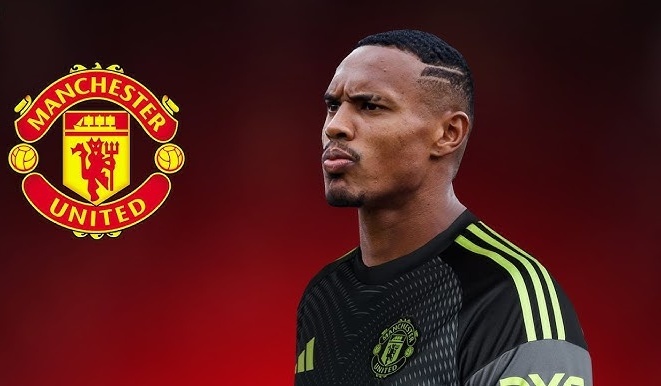 Ban hop dong bat ngo cua MU hinh anh