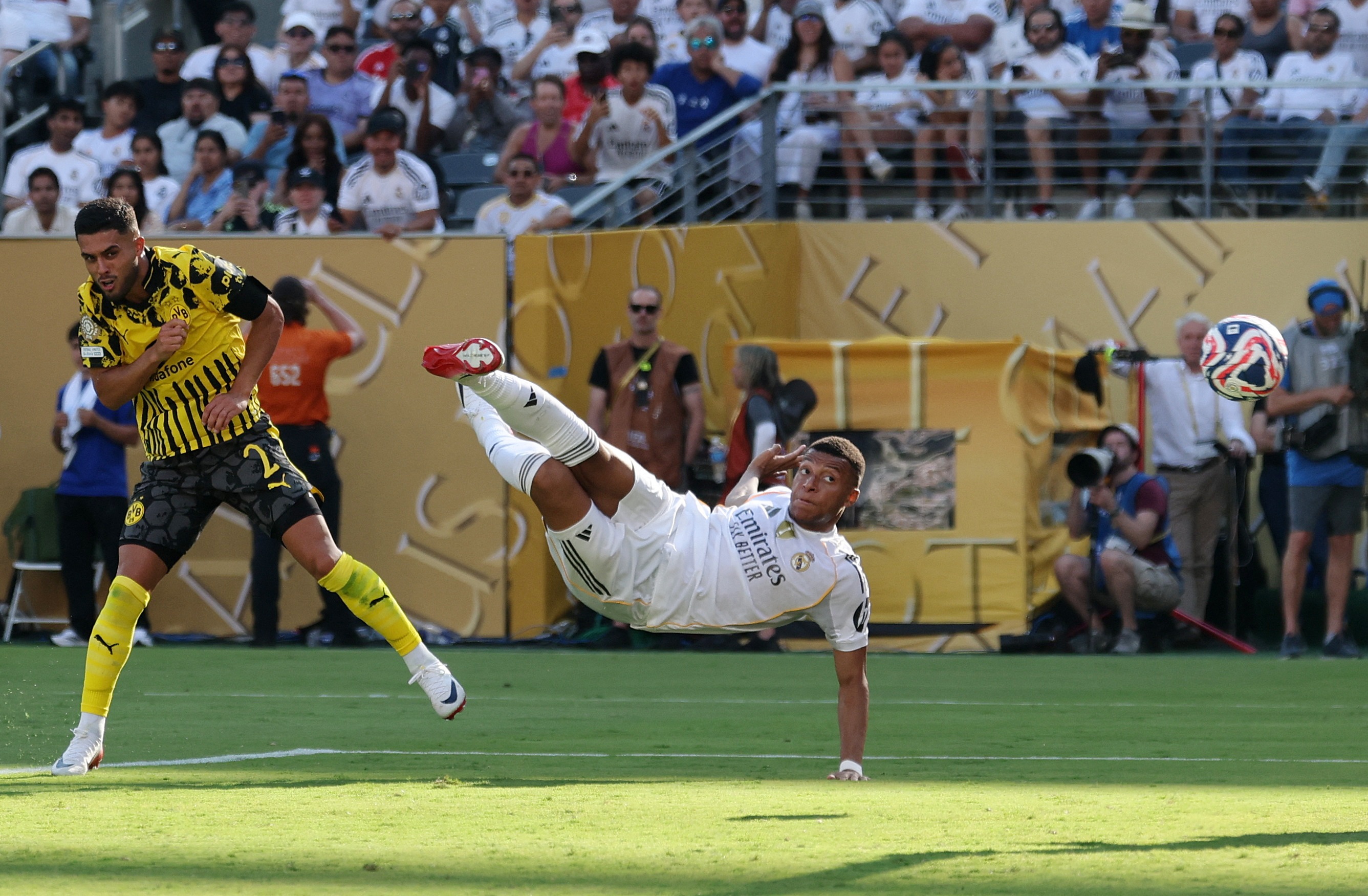 Sieu pham cua Mbappe trong ngay Real ha Dortmund hinh anh