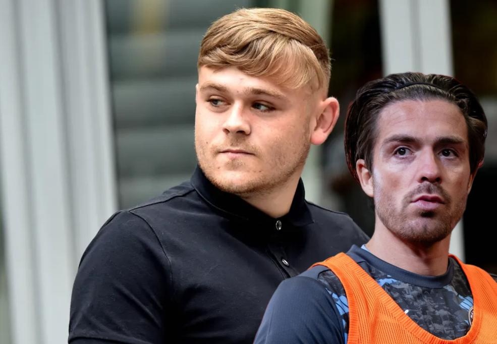 Fan MU tat Grealish linh an cam den san 3 nam hinh anh