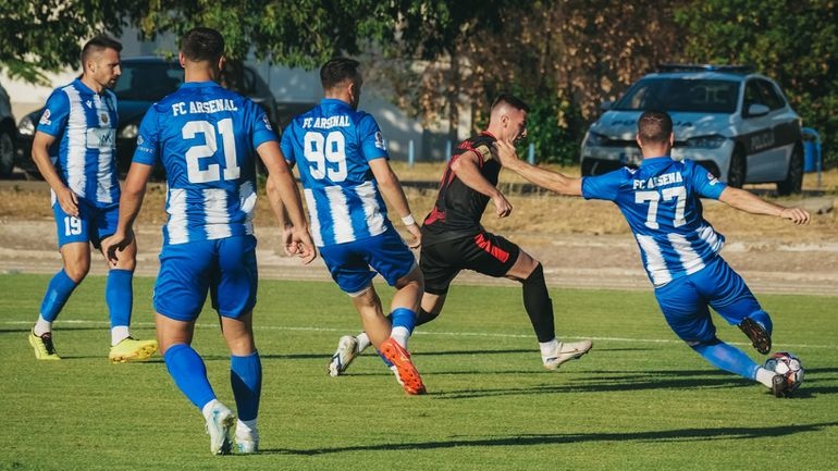 UEFA cam Arsenal Tivat thi dau trong 10 nam vi dan xep ty so hinh anh