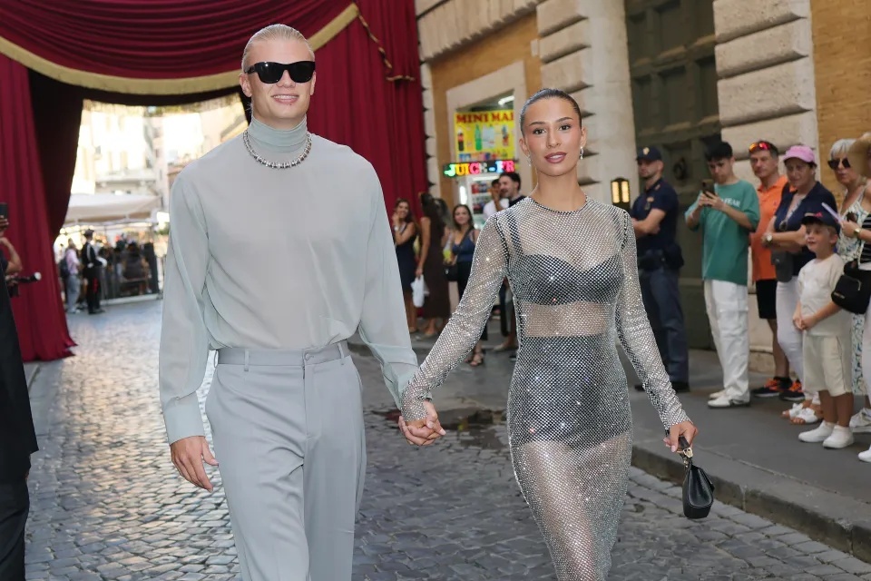 Ban gai Haaland mac tao bao hinh anh