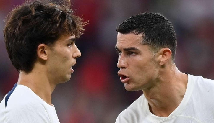 Ronaldo tranh ghi ban voi Felix hinh anh