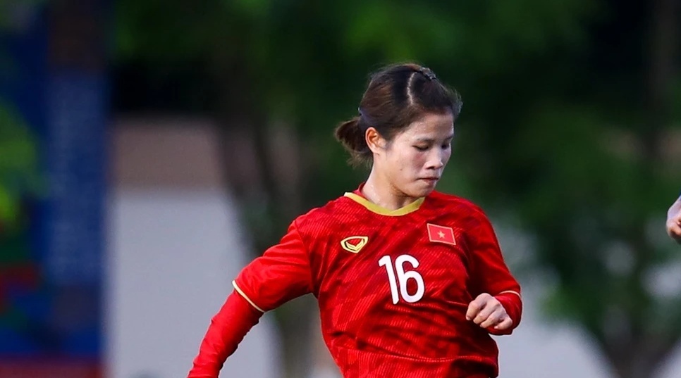 Tuyen thu nu Viet Nam roi san bang xe cuu thuong hinh anh