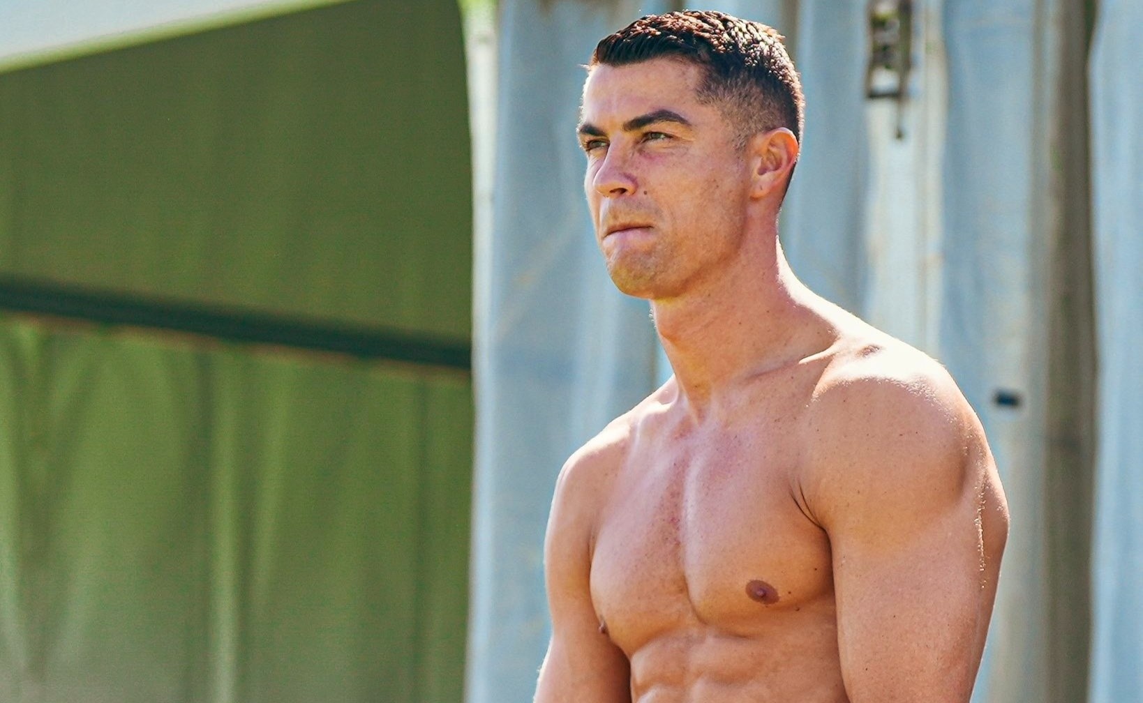 Ronaldo khoe body 6 mui hinh anh