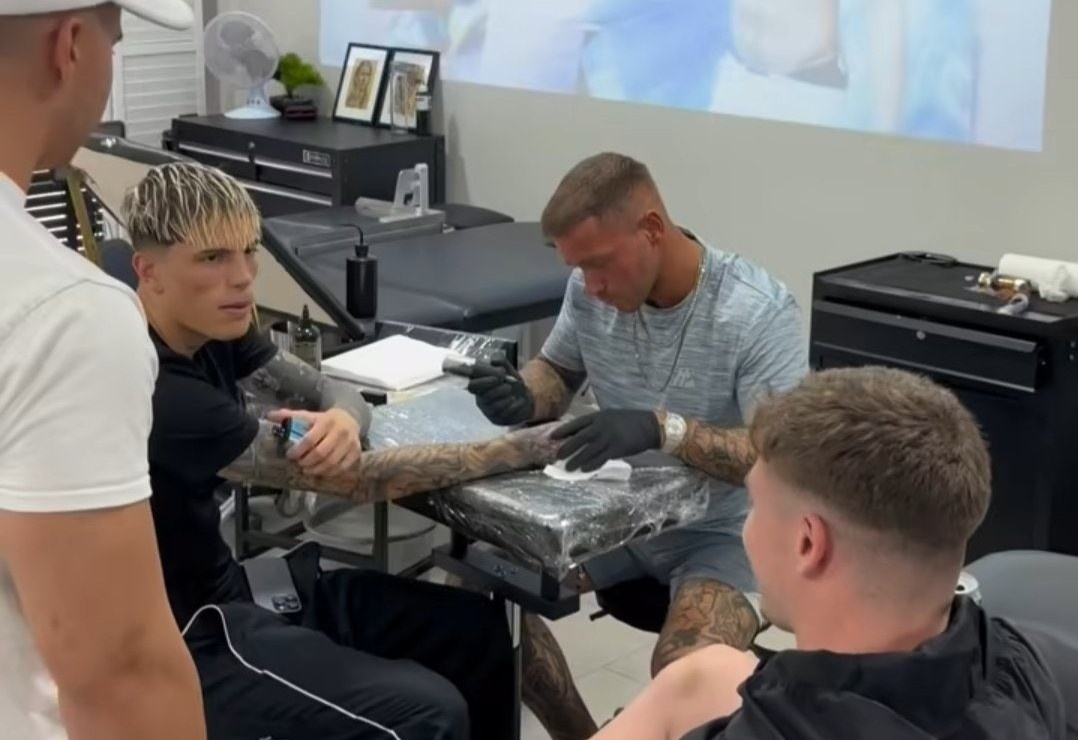 Buc anh gay bao cua Garnacho hinh anh