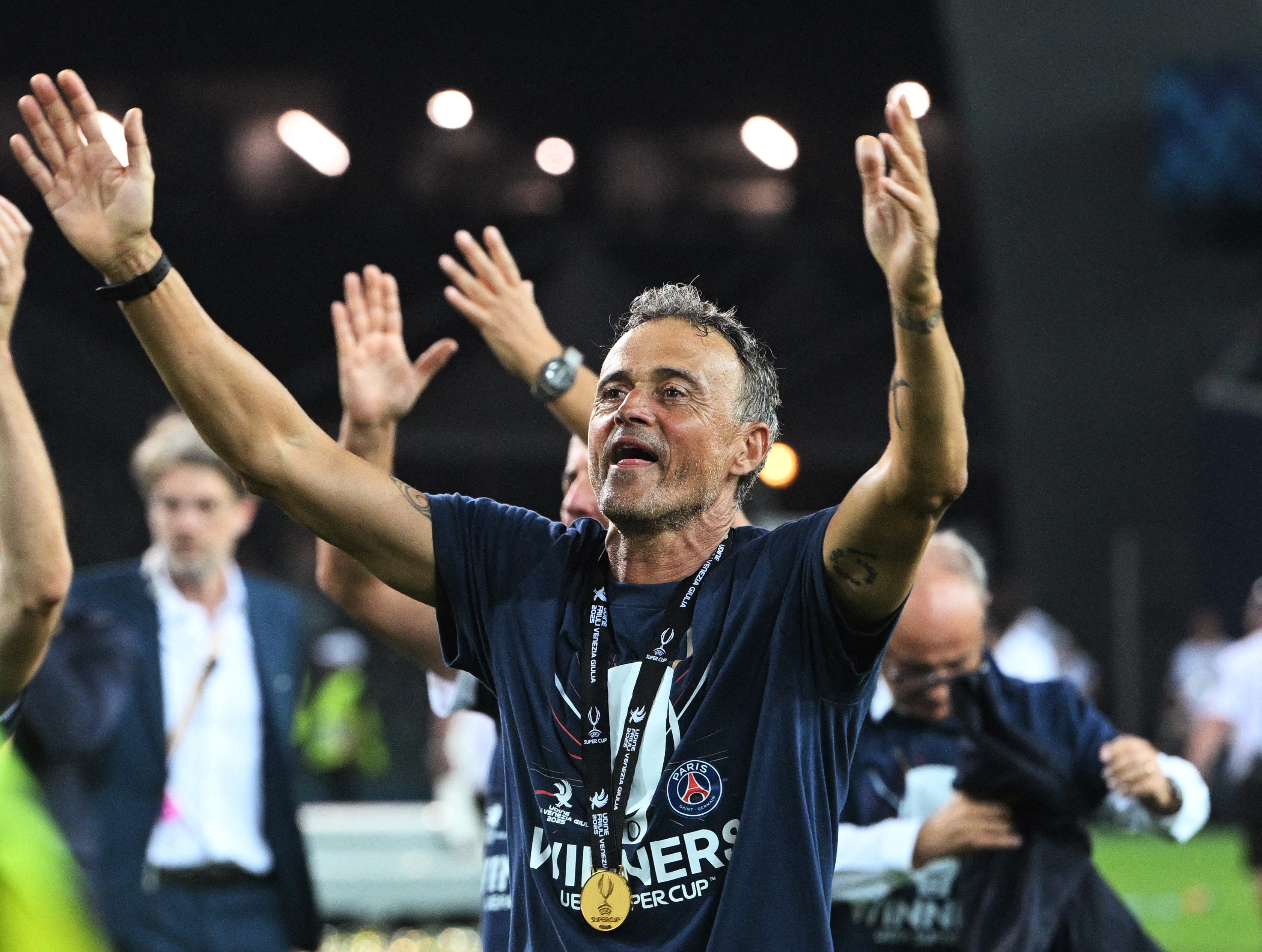 'PSG khong xung dang gianh Sieu cup' hinh anh