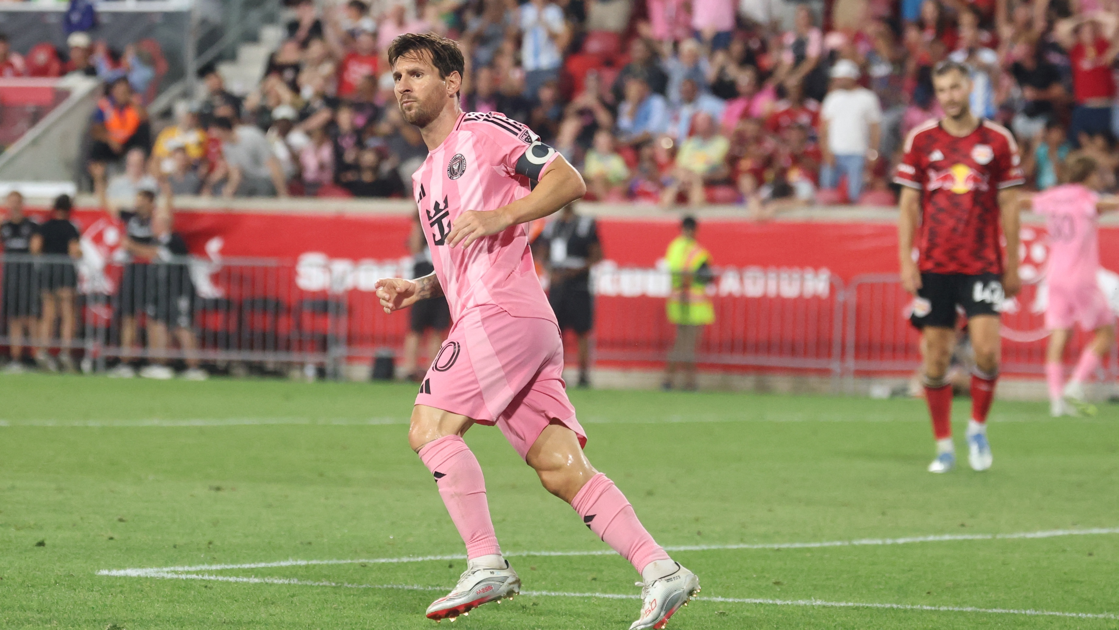 Messi sut xa thanh ban, danh got kien tao dang cap hinh anh