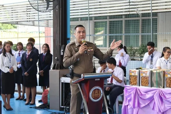 Be boi an chan tien thuong cua The thao Thai Lan hinh anh