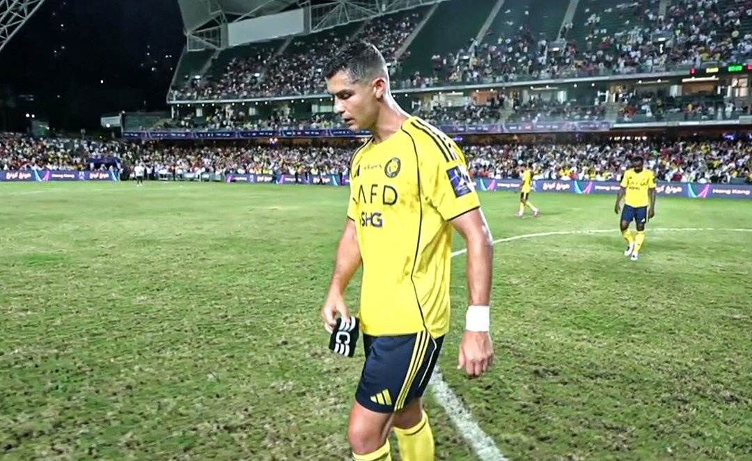 Ronaldo nem bang doi truong hinh anh