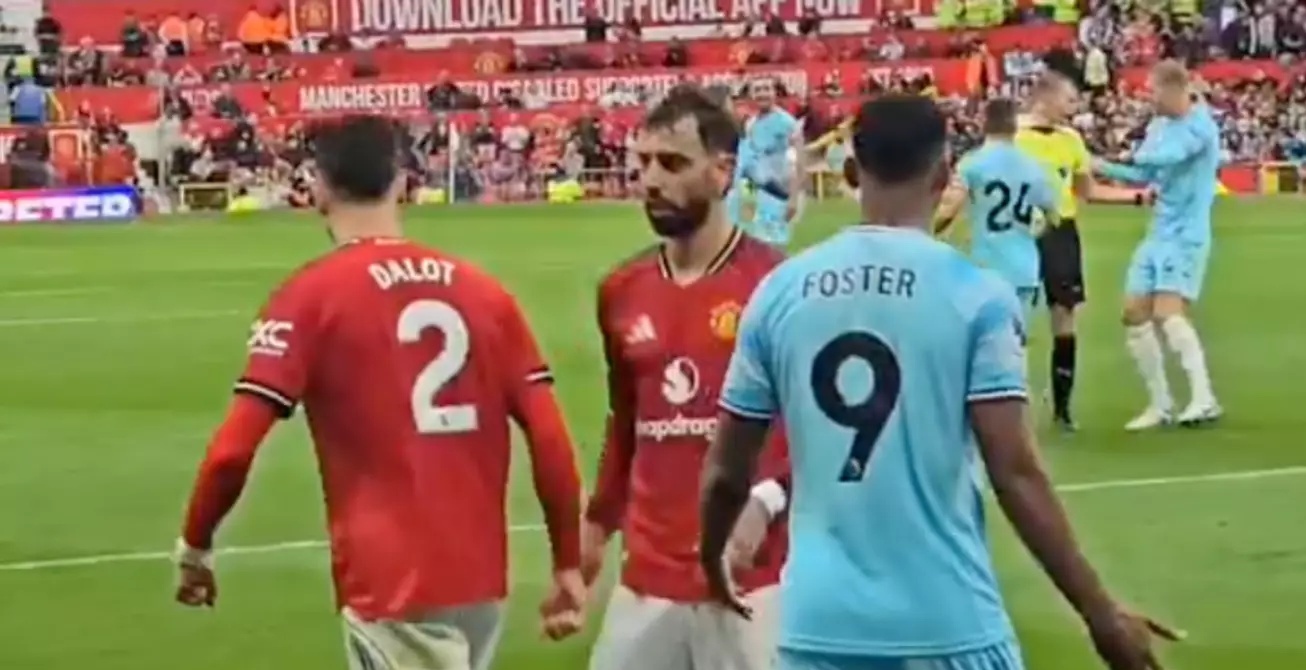 Canh an mung cua MU gay bao hinh anh