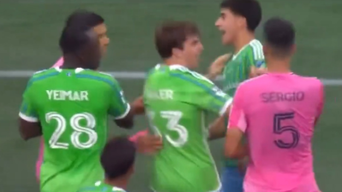 Busquets dam doi thu hinh anh