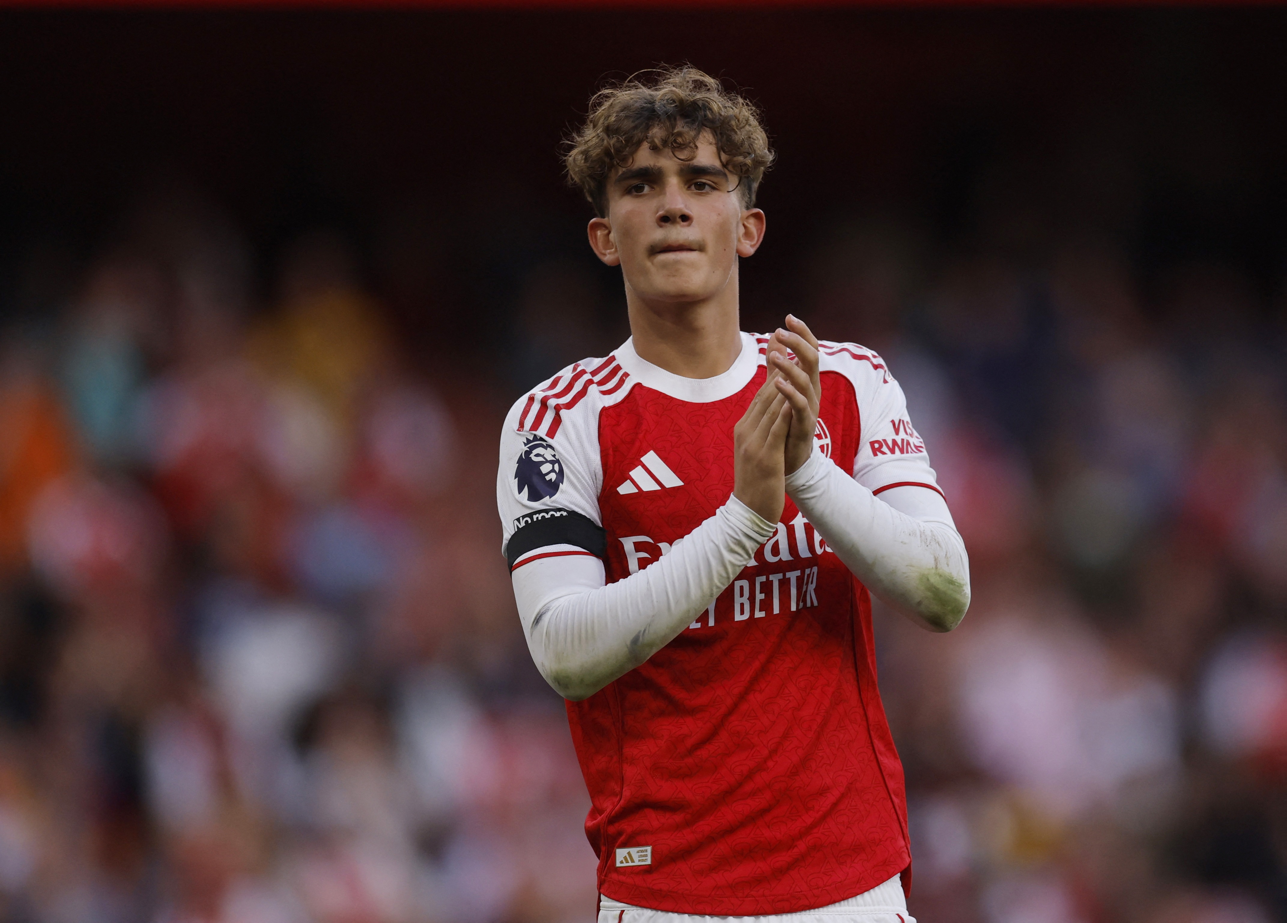 Than dong 15 tuoi cua Arsenal gay ngo ngang hinh anh