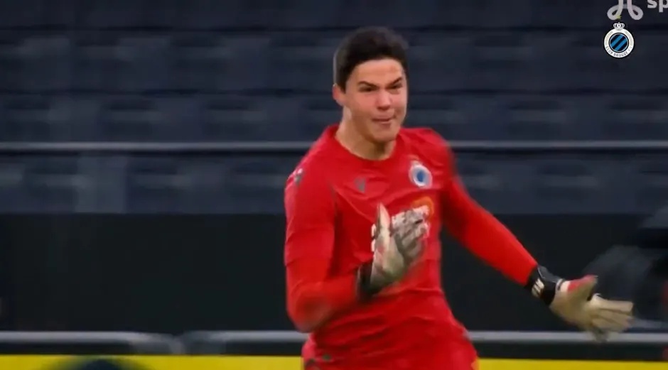 Tan binh MU gay ngo ngang hinh anh