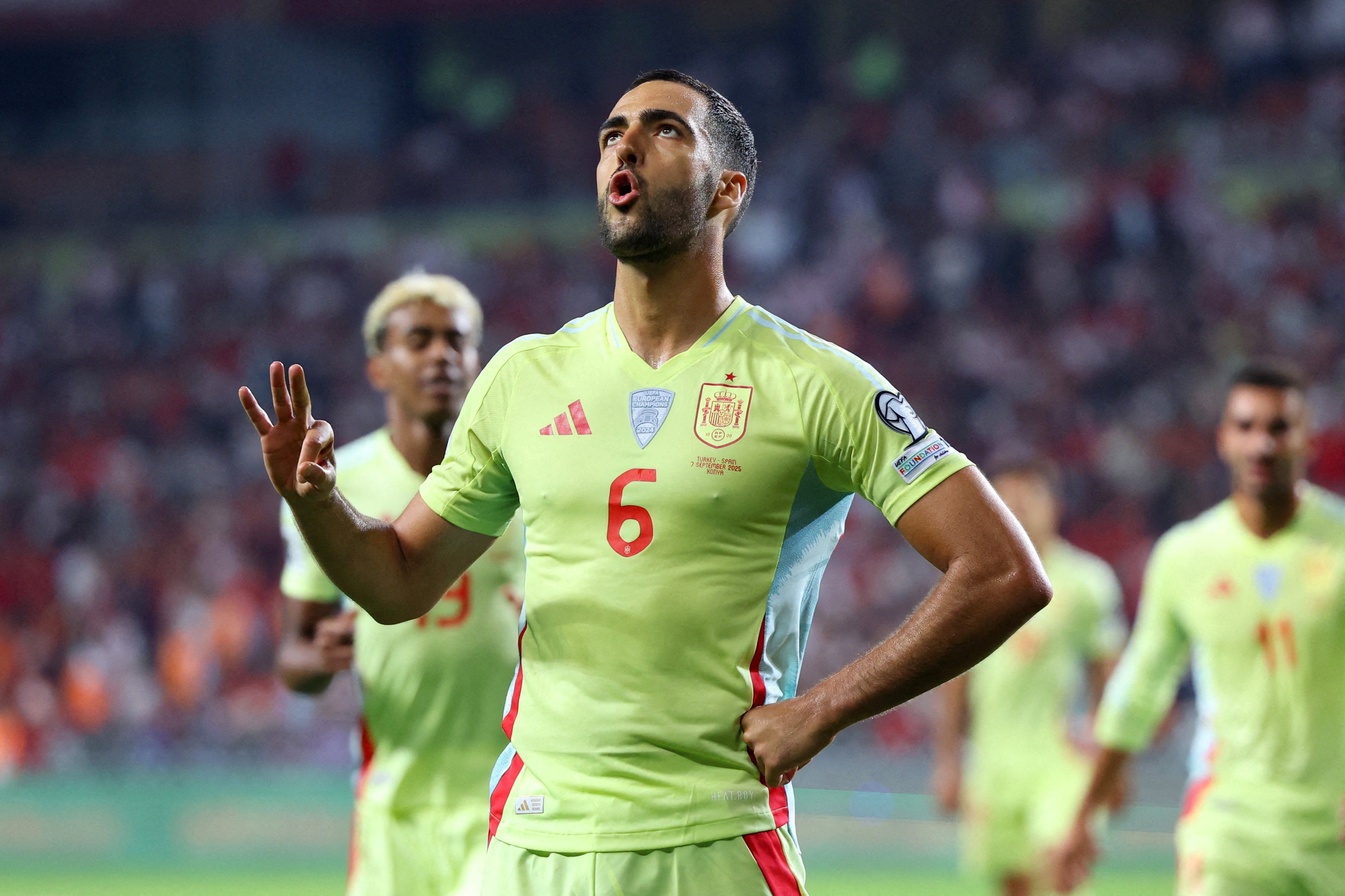 Sao Arsenal lap hat-trick gay sot hinh anh