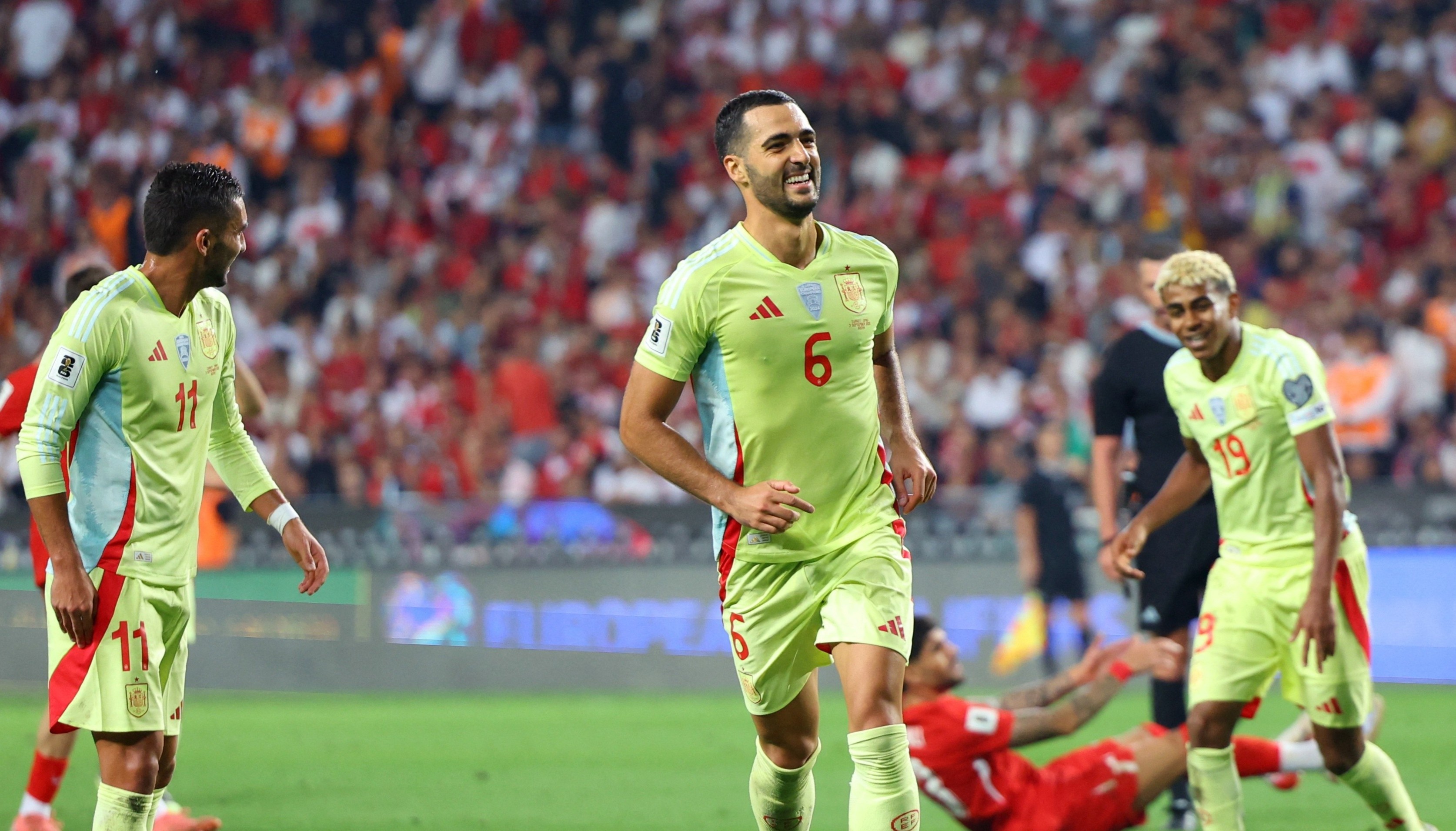 Hat-trick cua Merino hinh anh