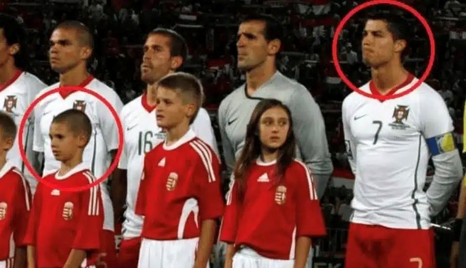 Khoanh khac gay sot cua Ronaldo va Szoboszlai 16 nam truoc hinh anh