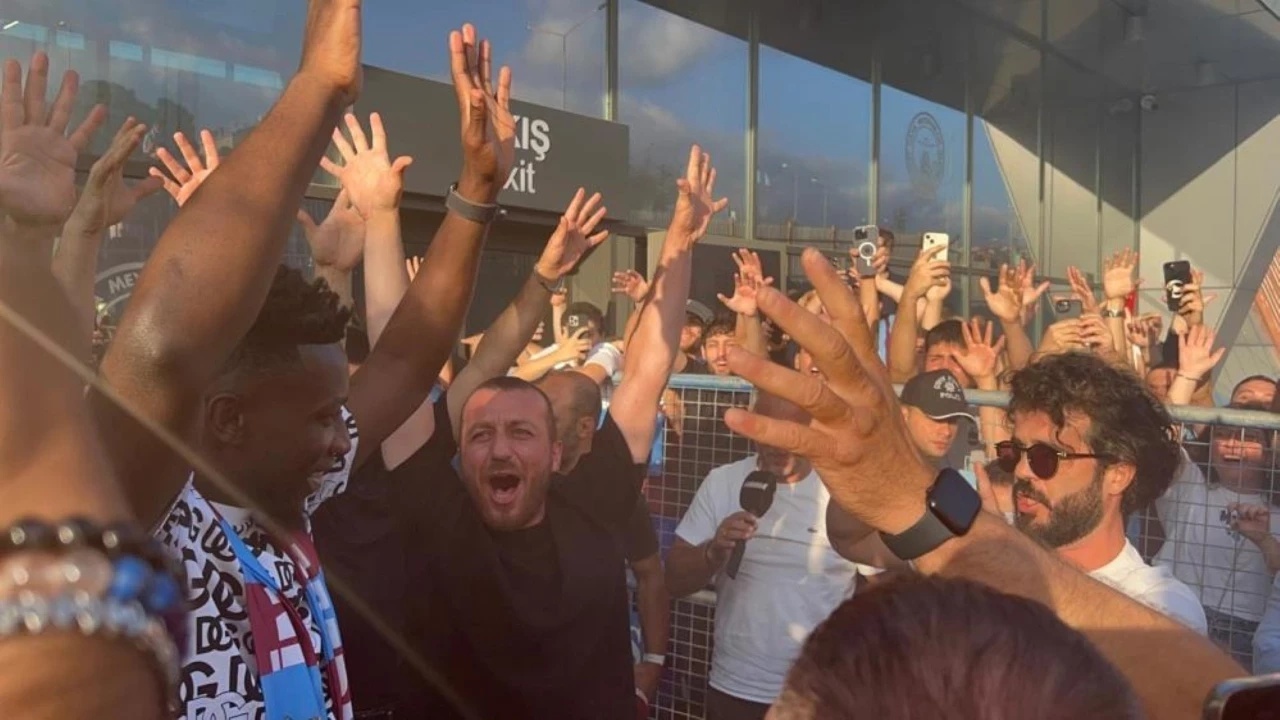 Onana nhay mua sau khi roi MU hinh anh