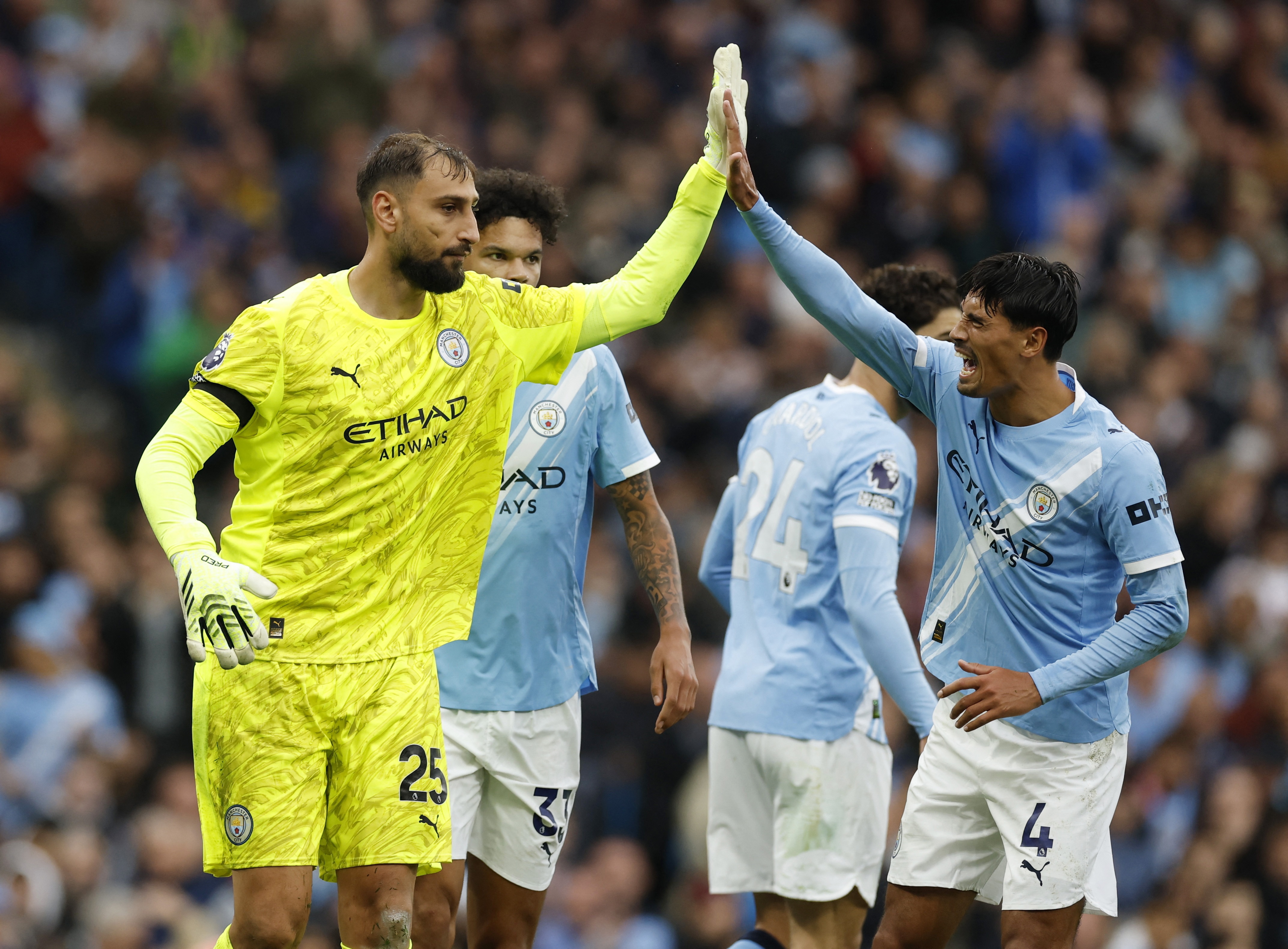 Phan ung cua Donnarumma khi thang MU hinh anh